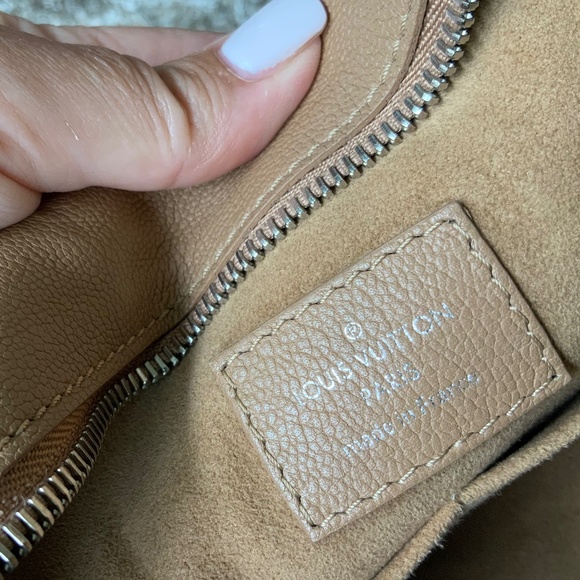 LOUIS VUITTON Monogram Cuir Plume Very One Zipped - Picture 6 of 9